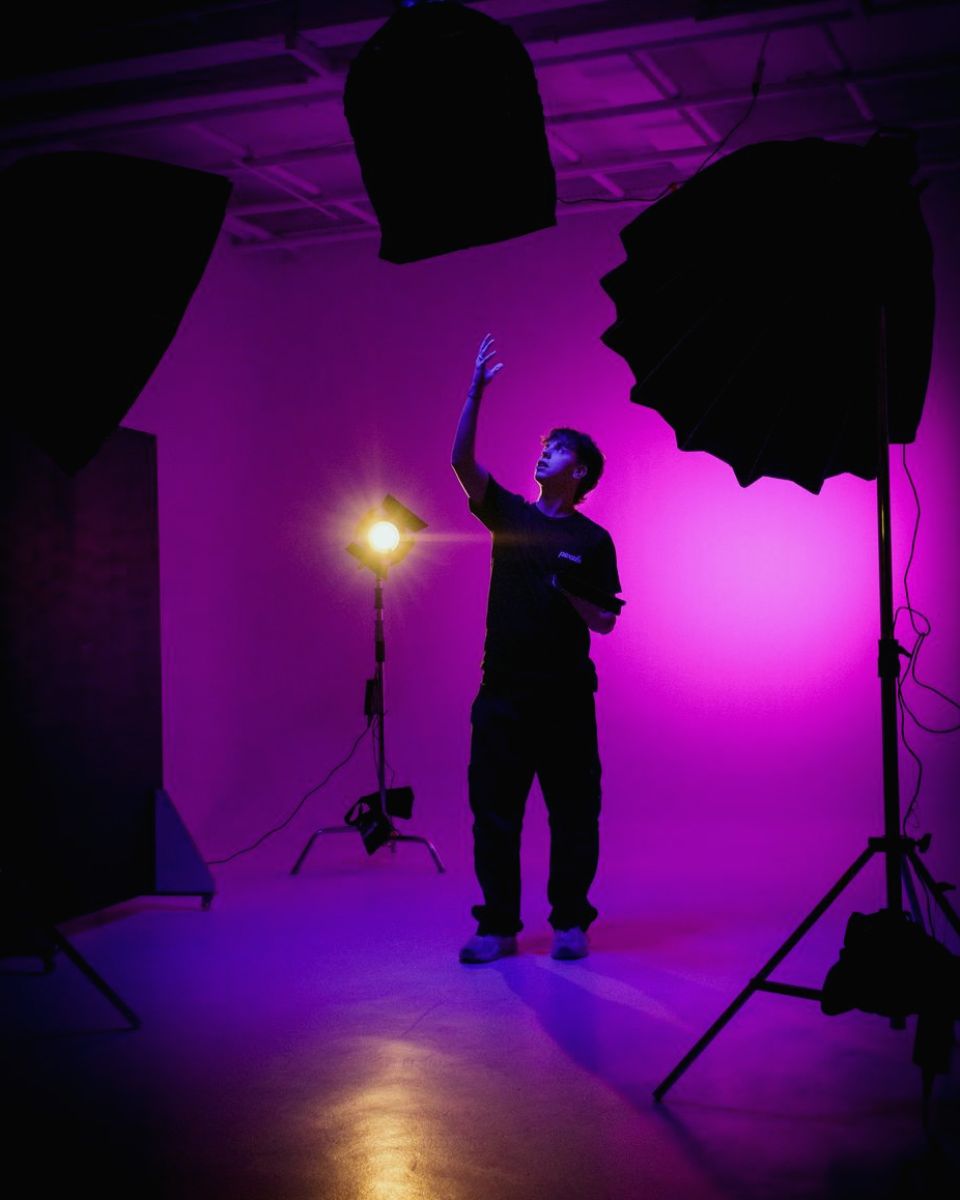 Luz, retrato e o ofício de fotografar em estúdio